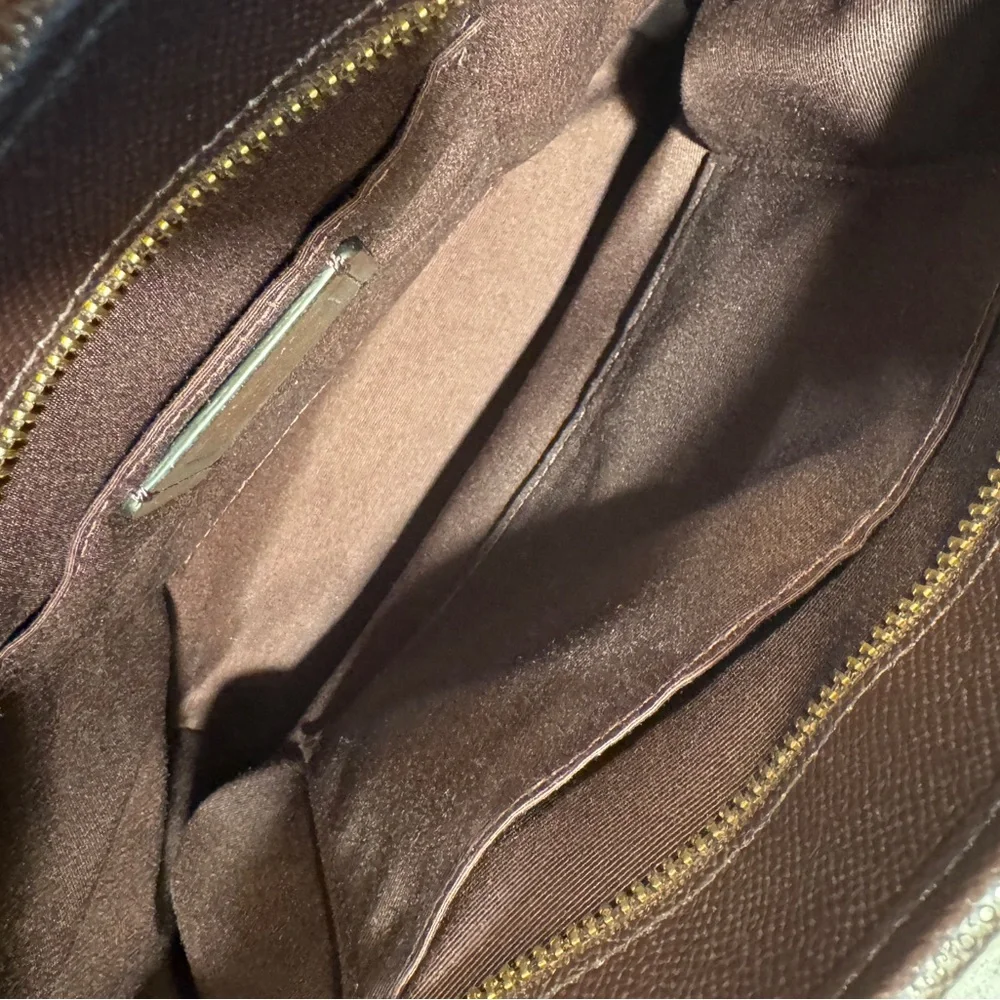 COACH, Brown Tote, Pre-Owned, Condition. Zippered, Gold Hardware. Very Nice. BR - Picture 8 of 10